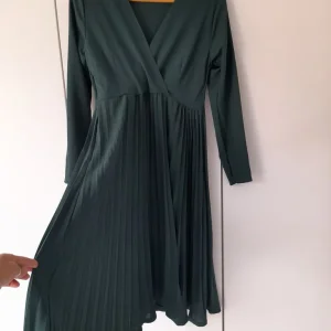 Women's midi dark green dress