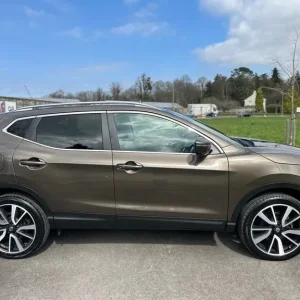 2016 Nissan Qashqai DCI TEKNA (NAV) Hatchback Diesel Manual with Glass Roof - Image 8