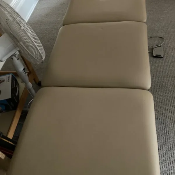 Electric hydraulic treatment couch