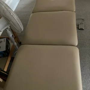Electric hydraulic treatment couch