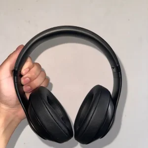 Beats Studio3 Wireless Noise Cancelling Headphones - Image 2