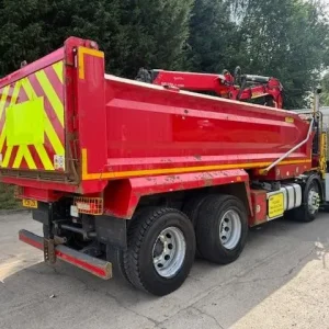 2019 Volvo FM 410 8x4 steel tipper with Epsilon crane and weigher - Image 6