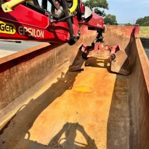 2019 Volvo FM 410 8x4 steel tipper with Epsilon crane and weigher - Image 7