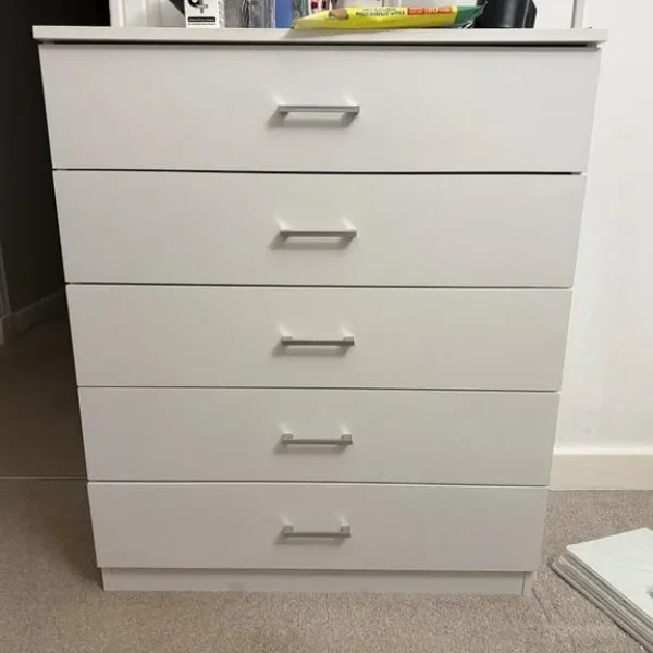 chest of drawers