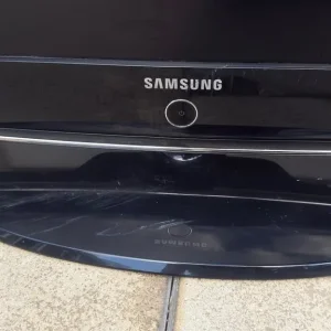LARGE Samsung LE40R87BD 40" inch HD TV - Image 6