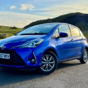 2017 Toyota Yaris 1.5 VVT-i Icon Tech CVT Euro 6 5dr HATCHBACK Petrol Automatic - Image 4