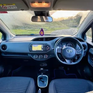2017 Toyota Yaris 1.5 VVT-i Icon Tech CVT Euro 6 5dr HATCHBACK Petrol Automatic - Image 6