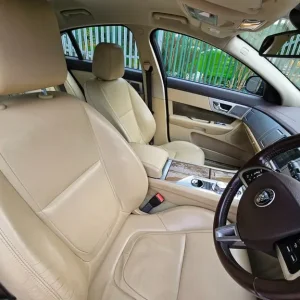 2014 Jaguar XF 2.2d [200] Premium Luxury 4dr Auto Diesel - Image 3