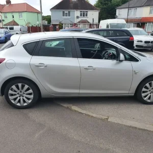 Vauxhall Astra 1.6L 2011 - Image 7