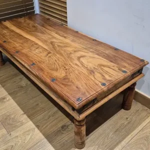 Lovely and very good condition coffee table