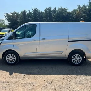 2021 Ford Transit Custom 340 LIMITED ECOBOOST HYBRID Panel Van Petrol/Ele Automatic - Image 6
