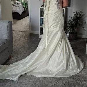 Brand new wedding dress - Image 2