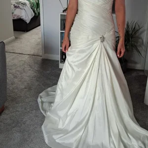 Brand new wedding dress - Image 3