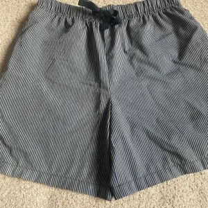 Men’s swim shorts size small
