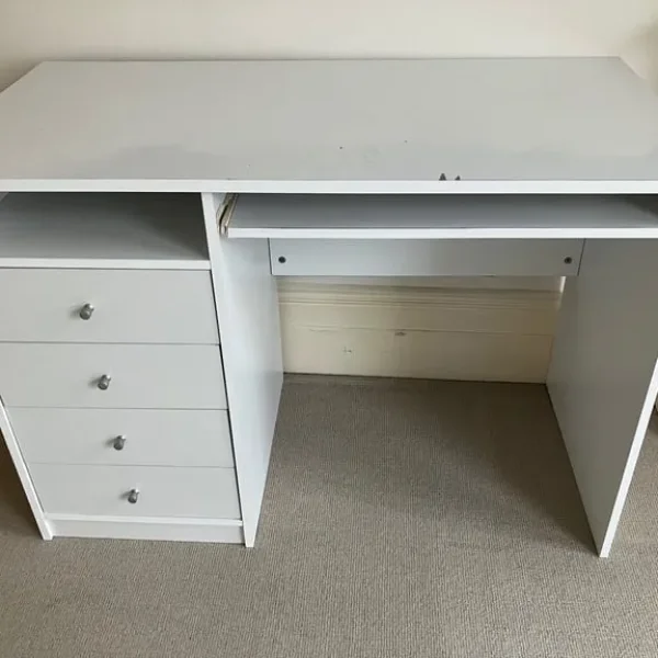 Desk in good condition