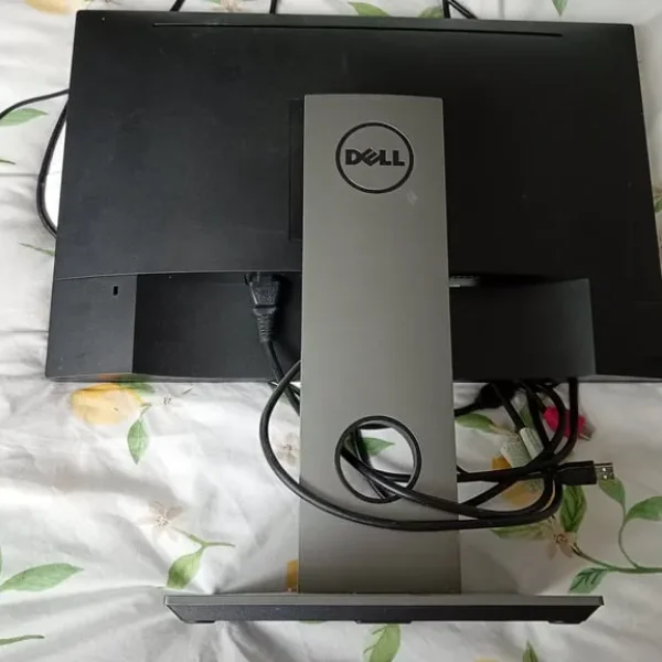Dell 18inch wide pc monitor, keyboard and a wireless mouse