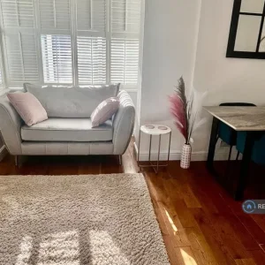 3 bedroom house in Sandtoft Road, London, SE7 (3 bed) (#2563943) - Image 4