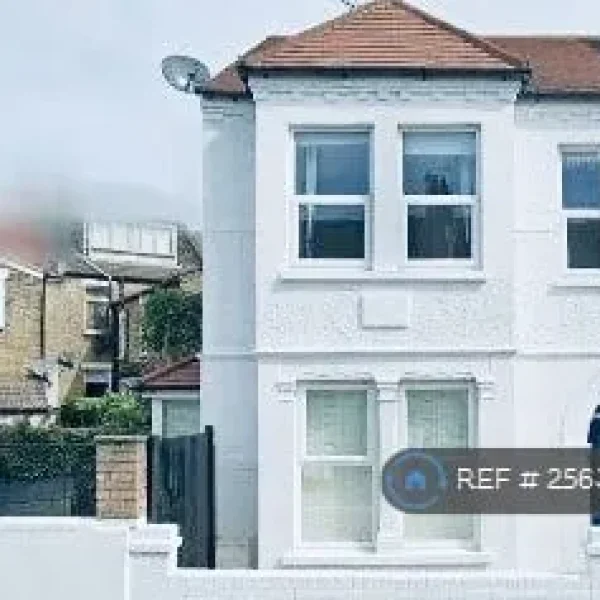 3 bedroom house in Sandtoft Road, London, SE7 (3 bed) (#2563943)
