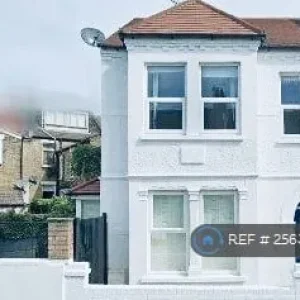 3 bedroom house in Sandtoft Road, London, SE7 (3 bed) (#2563943)