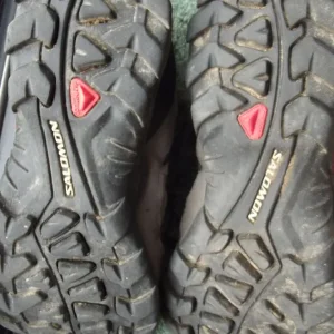 Salomon womens walking shoes size UK 6.5 Eur 40 - Image 5