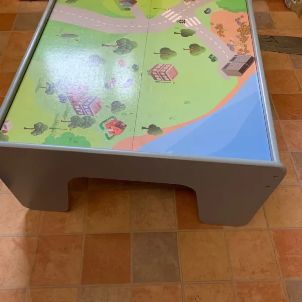 Train track board table