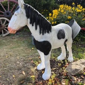 A Beautiful Resin Horse Statue - Image 2