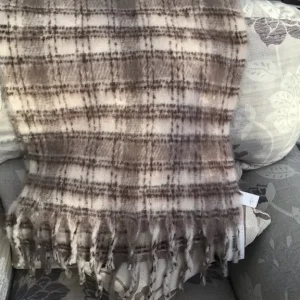 New Look lovely Warm Scarf New with Tags Brown and Cream 72 inch Long with Tassels - Image 3