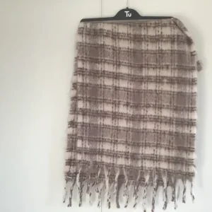 New Look lovely Warm Scarf New with Tags Brown and Cream 72 inch Long with Tassels