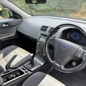 2011 Volvo V50 2.0 R-Design Estate 5dr Petrol Manual Euro 4 (145 ps) Estate Petrol Manual - Image 2