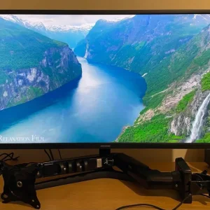 Samsung 32 Inch 4K UHD Monitor + Monitor Arm / Samsung LU32J590UQPXXU - Image 2