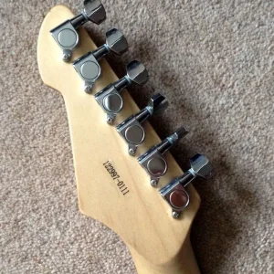 3/4 size Strat type guitar *HALF PRICE BARGAIN - Image 4