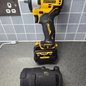 Dewalt 12v 3/8 impact wrench with 5ah battery and body glove NO CHARGER - Image 2