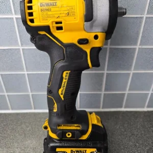 Dewalt 12v 3/8 impact wrench with 5ah battery and body glove NO CHARGER - Image 4