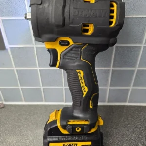 Dewalt 12v 3/8 impact wrench with 5ah battery and body glove NO CHARGER