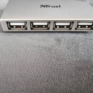Hub USB 4 puertos As good as new · Trust · 420A - Image 2