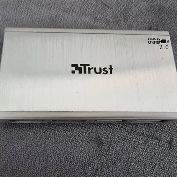 Hub USB 4 puertos As good as new · Trust · 420A