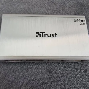 Hub USB 4 puertos As good as new · Trust · 420A