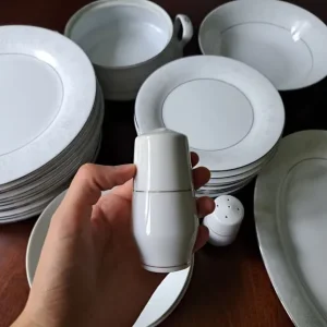 Fine China Dinner Set - Image 2