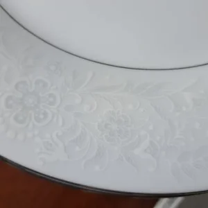 Fine China Dinner Set - Image 6