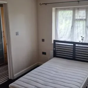 Double room available in Staines - Image 4
