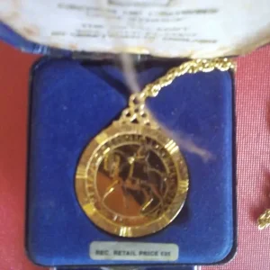crown of crown 22ct coin on chain £20 or fair offer - Image 3