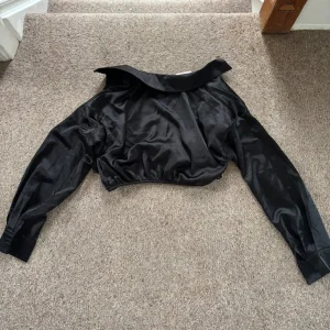 Women’s Cropped Tie Up Blouse - Image 2
