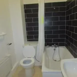 8 Properties are pleased to offer this Big Studio Flat available to rent in Newbury Park IG2 7LZ - Image 3