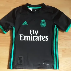 Kids Real Madrid Football Top aged 7 - 8 Years