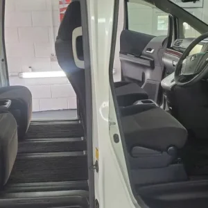 reserved deposit payed!!!!!!Toyota vellfire 2.4 automatic 7 seats fresh japanese - Image 6
