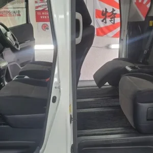 reserved deposit payed!!!!!!Toyota vellfire 2.4 automatic 7 seats fresh japanese - Image 7