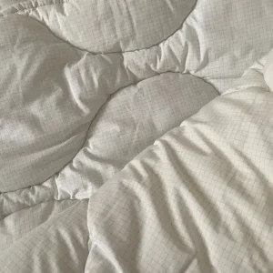 Quality single summer / autumn duvet - £7 (Wallisdown) - Image 5