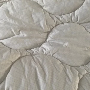 Quality single summer / autumn duvet - £7 (Wallisdown) - Image 6