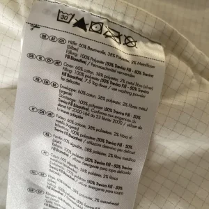 Quality single summer / autumn duvet - £7 (Wallisdown) - Image 7