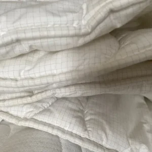Quality single summer / autumn duvet - £7 (Wallisdown) - Image 8